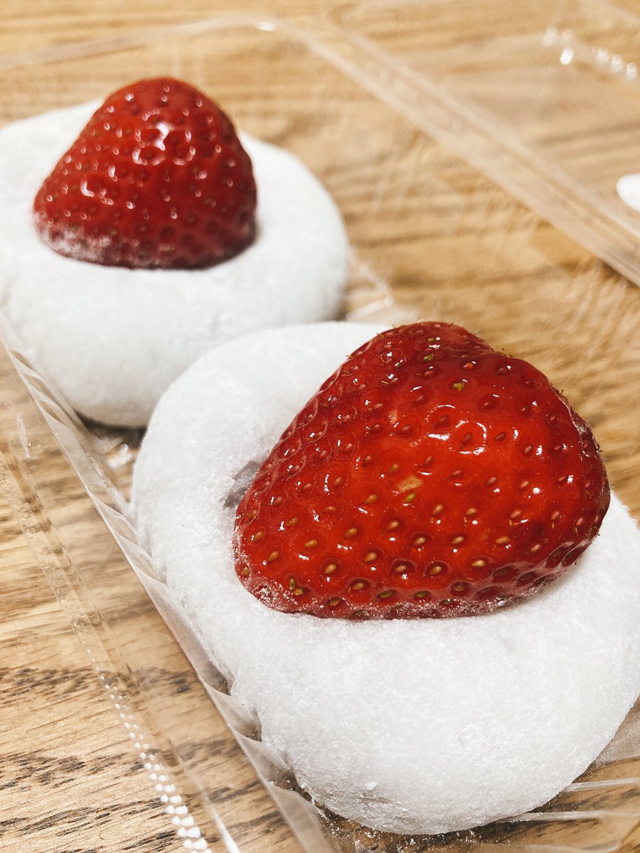 tabirins's tweet photo. 今日のお土産はいちご大福🍓

いちご大きい方くれた😃

#いちご大福
#おやつ https://t.co/gppbeNZHsP