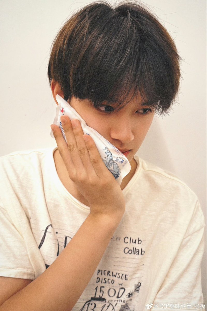 j_Ixfvxlt's tweet image. 好痛哇！！！！！！！！

#TOP登陆少年 #TransfOrmProject
#张极 #จางจี๋ #ZhangJi