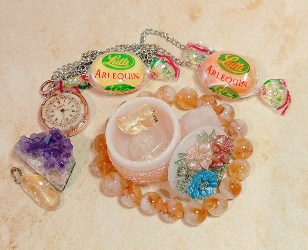 Mini pot vintage floral rond ! 

A vendre ✨

🤍🔄💬