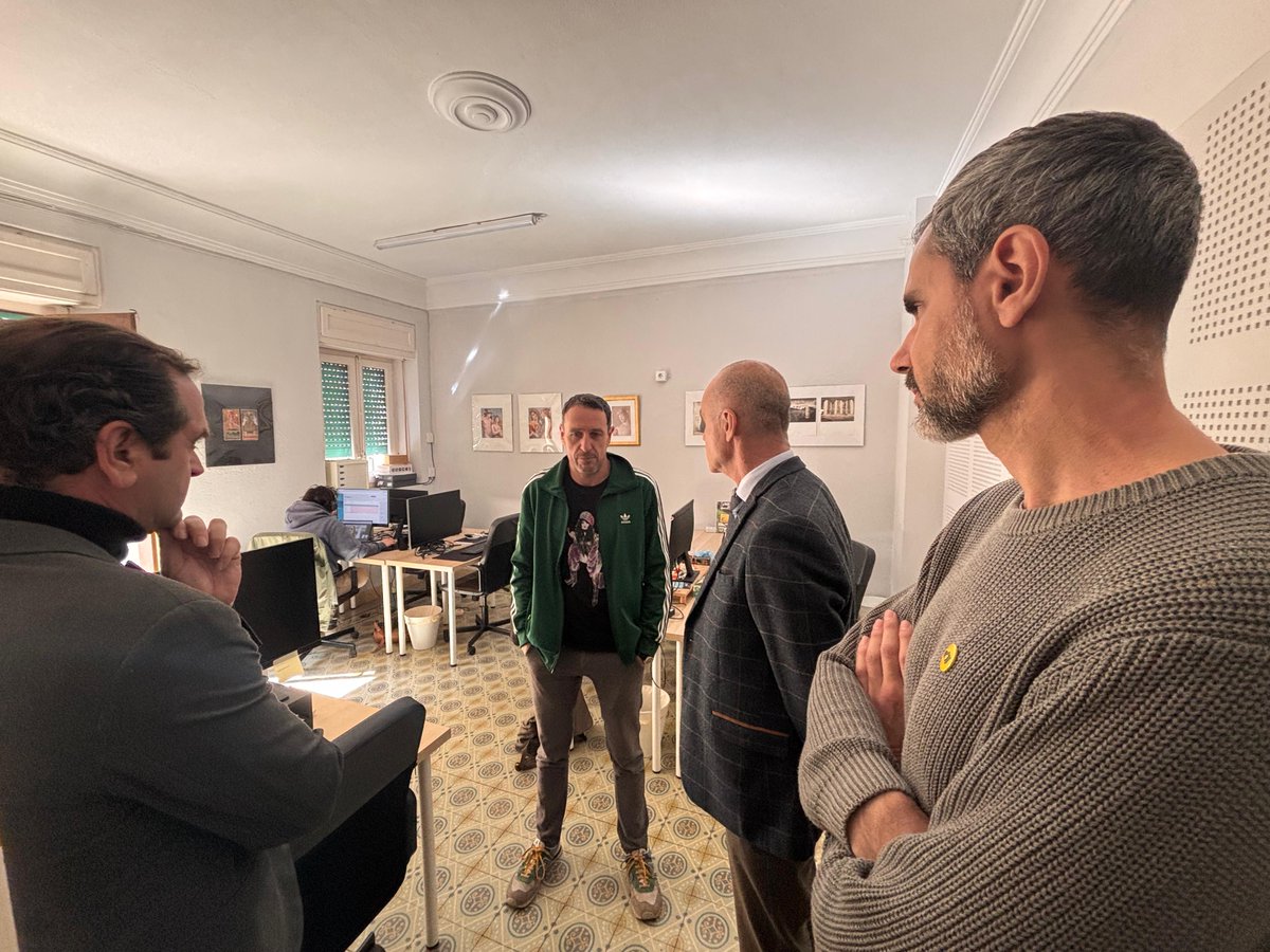 Estos días tuve un pequeño hueco en la agenda para conocer de cerca el proyecto de Sergio y Víctor.

En su coworking, Arcadia, han creado un espacio para que las ideas de los sevillanos, sevillanas y las de quienes nos visitan puedan confluir.

Esa es la Sevilla que busco: una