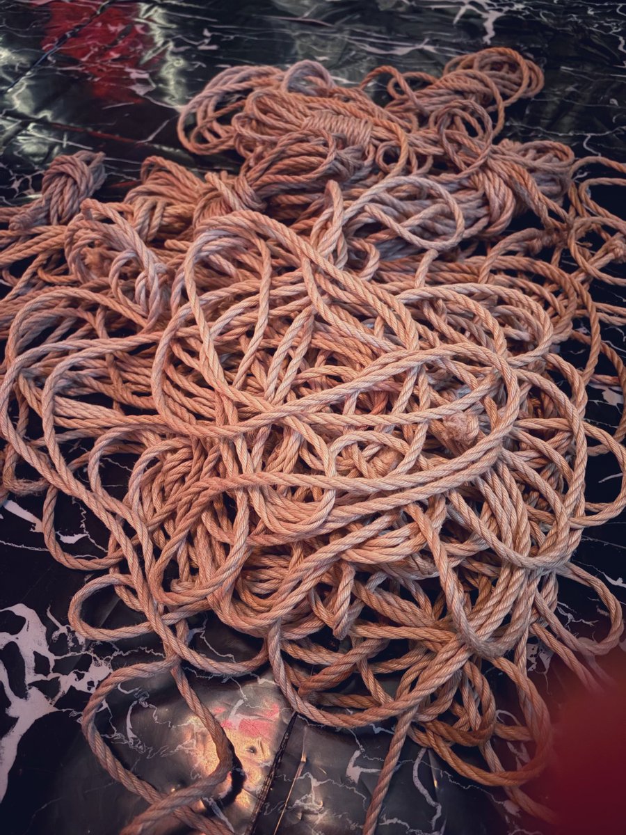 緊縛師マルファス(シャドバン酷い中) tweet media