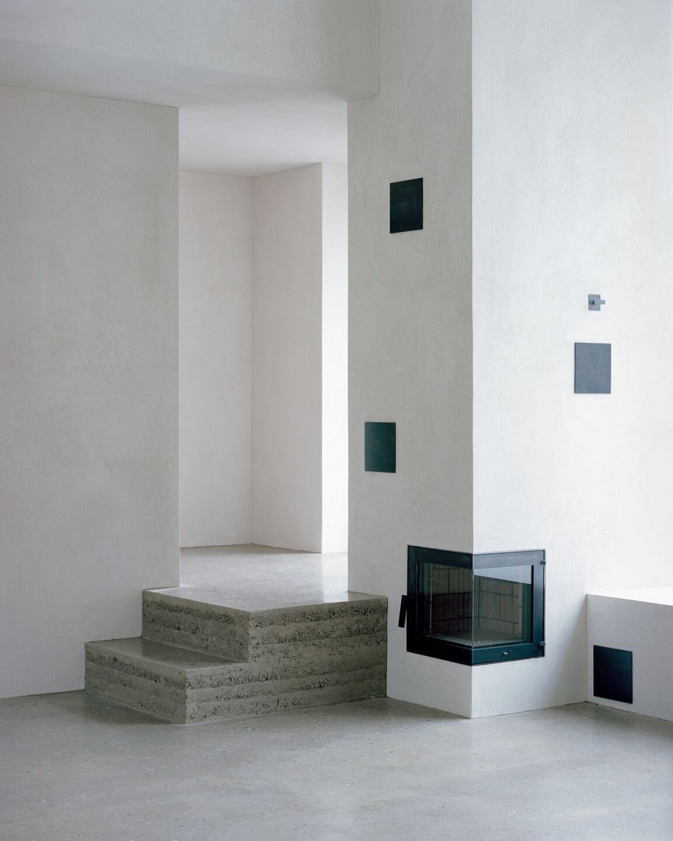 Archello's tweet image. Gässli5 by ALLEN + CRIPPA repositions a historic Swiss log house and pairs it with a rammed-earth extension built through circular construction principles. 
archello.com/project/gassli5 

#RammedEarth #CircularConstruction #MaterialReuse