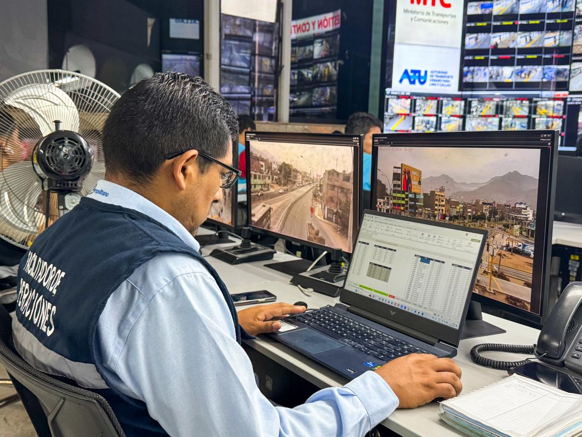 Metropolitano_L's tweet image. ☝🏻 Desde el Centro de Gestión y Control de la #ATU seguimos en tiempo real la operación del Metropolitano, que vienen funcionando con normalidad para que los usuarios se trasladen seguros. 🚍