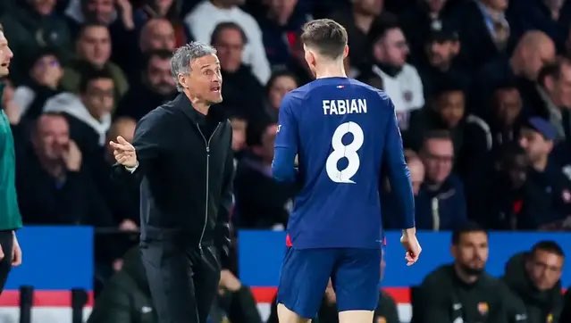 🚨🚨🔴🔵 BARCOLA, LUIS ENRIQUE, et FABIAN RUIZ DEVRAIENT PROLONGER AU PSG, selon Le Parisien !

🤝 C'est en très bonne voie pour Barcola et il y a une sorte d'accord de principe pour Enrique. 

🚫 Pour Dembélé, les négociations n'ont pas commencé.