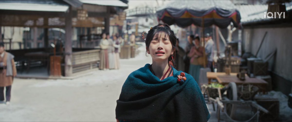 สงสารยายหนูฉางอวี้ ก่อนหน้านี้ปากคว่ำใส่กัน เขียนหนังสือหย่า แต่พอรู้ว่าผัวโดนรวบไปกองทัพ ชีก็เอาห่อผ้ามาให้ผัวชี ก็คนมันรักอ่ะเนอะพี่ 😭 #ล่าหยก