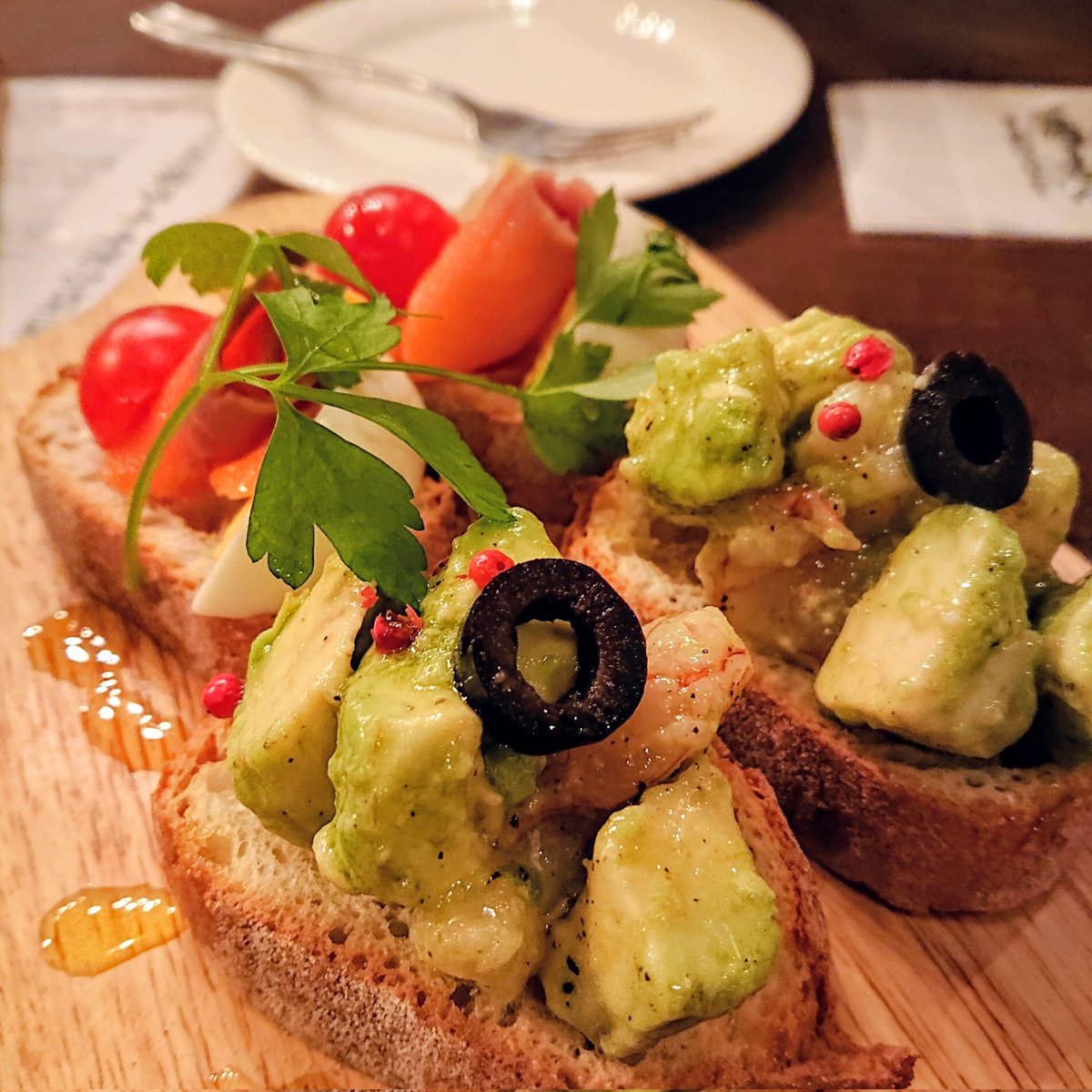 🌜️お疲れでした😌🍷
好物野菜ブルスケッタ🥪
店は卒業や異動の飲み会で賑わって👍️
🎼角松敏生💐花瓶♬
youtu.be/kCD07ox9Wgs?si…