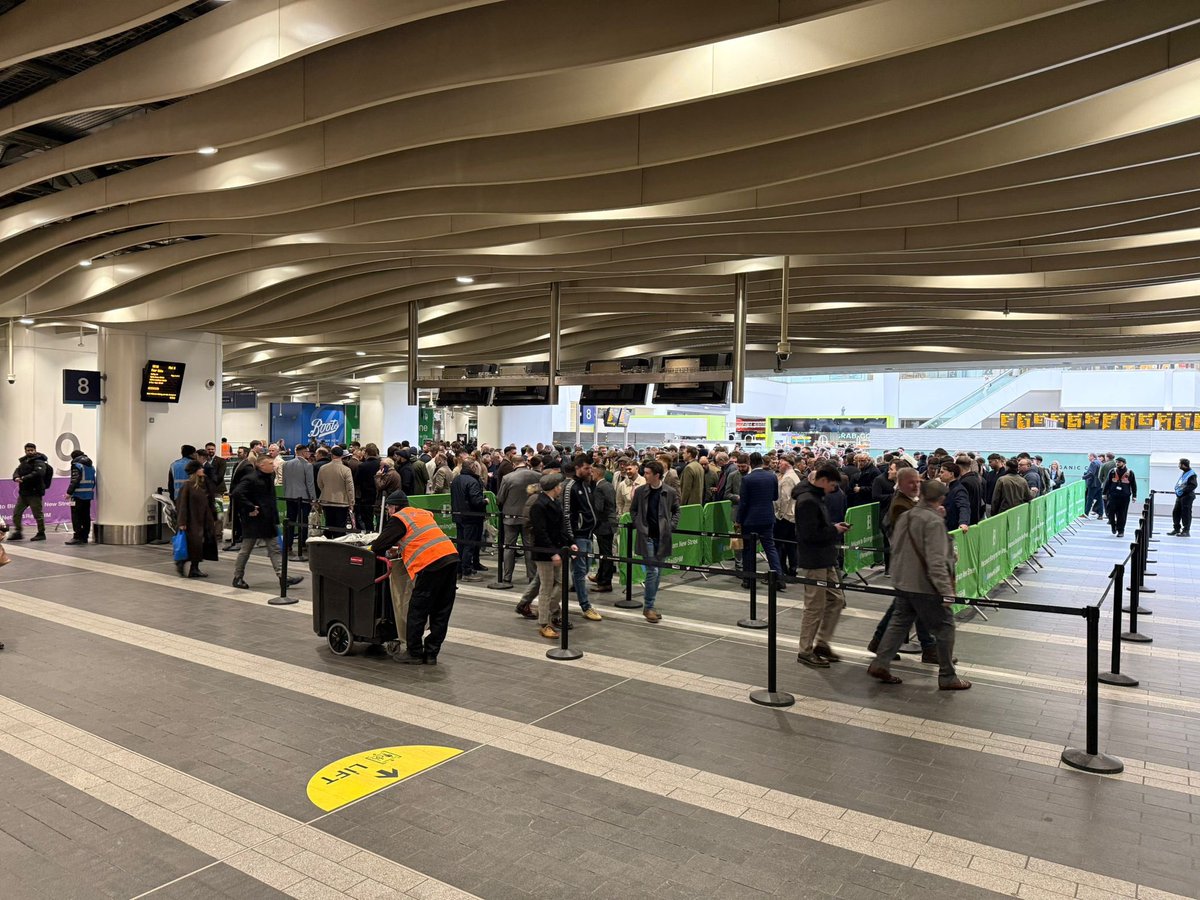 Birmingham New Street tweet media