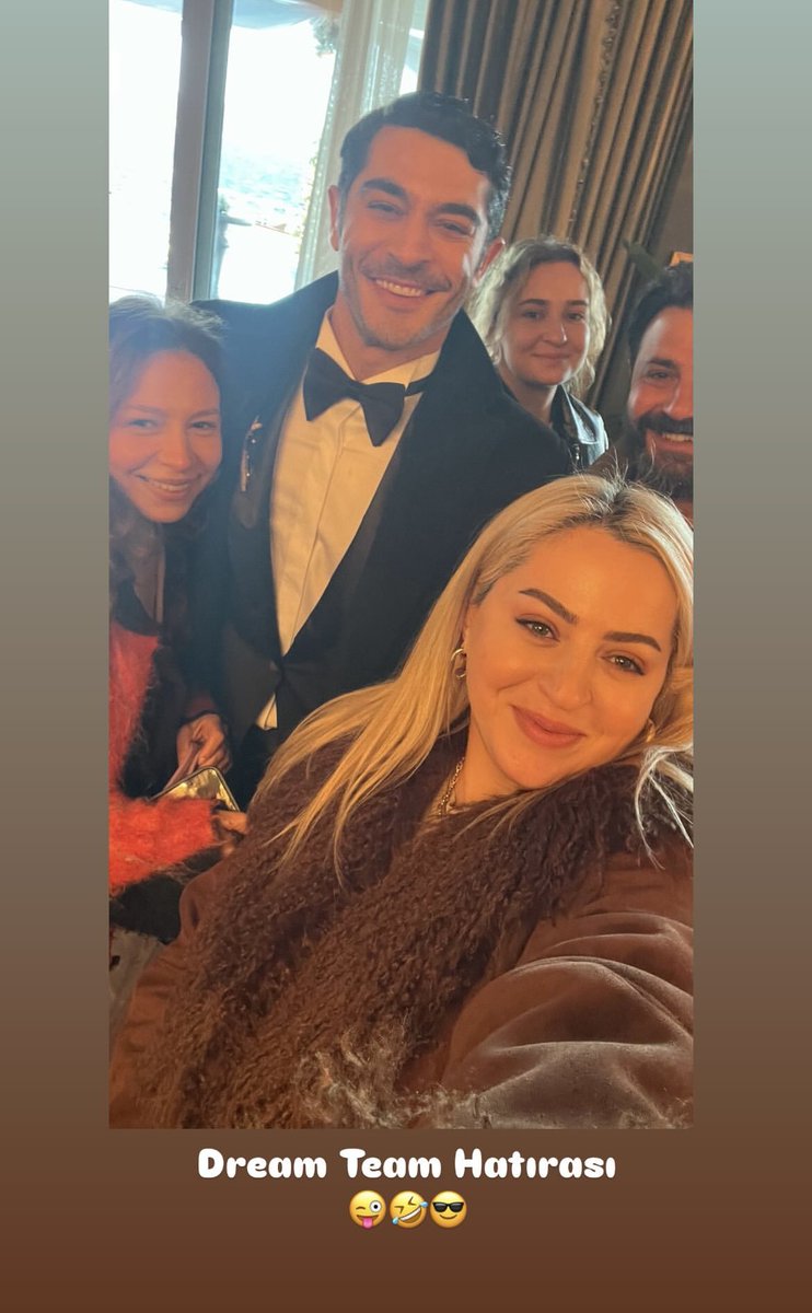 Makyöz Eda Oruç, Instagram hesabında #Sahtekarlar dizisinin son set gününden #BurakDeniz'in yer aldığı bir fotoğraf paylaştı ve "Dream Team Hatırası" notunu düştü.✨