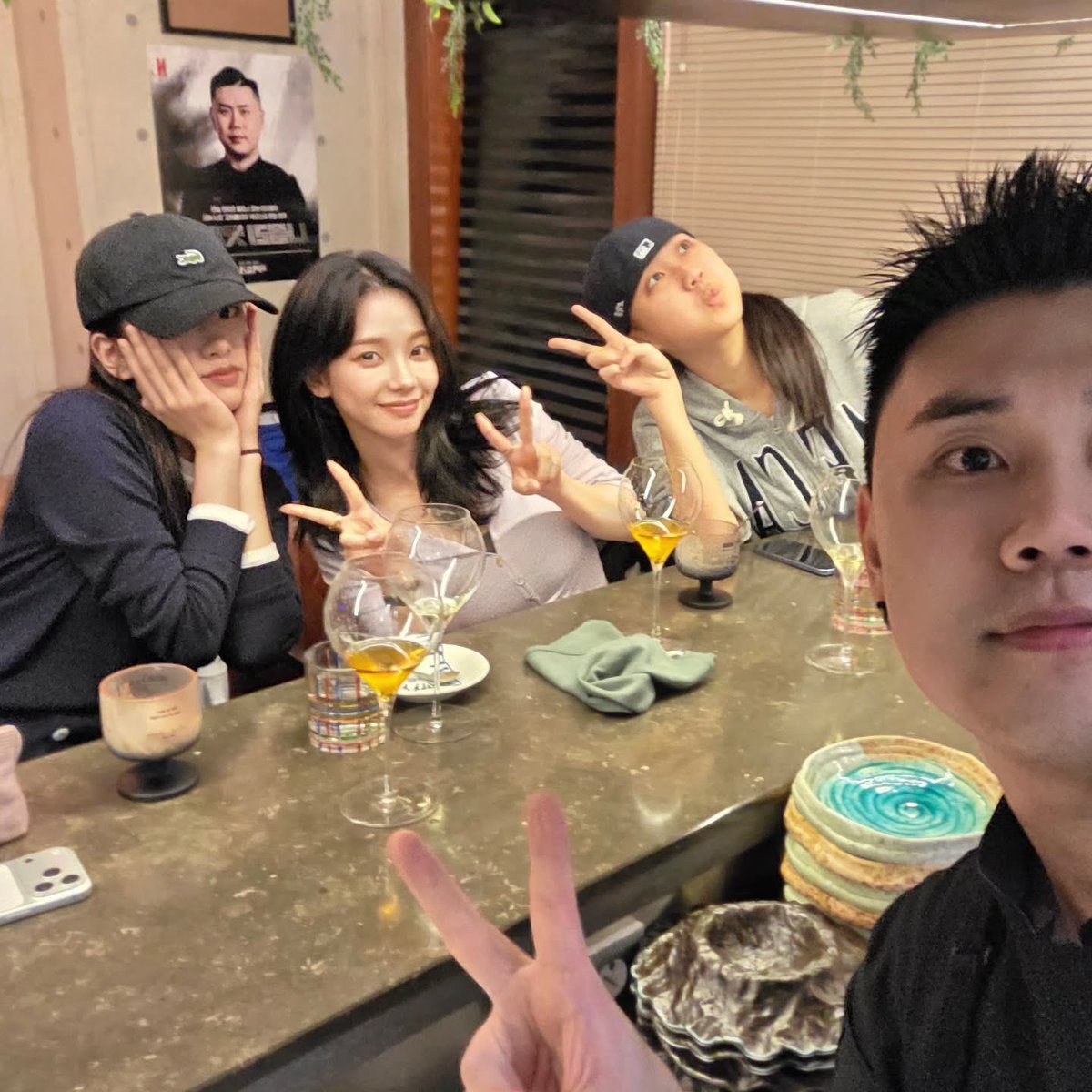 ujiminphoria's tweet image. KARINA, YUJIN AND LEE YOUNGJI AT NAPOLI MATFIA RESTAURANT OMG