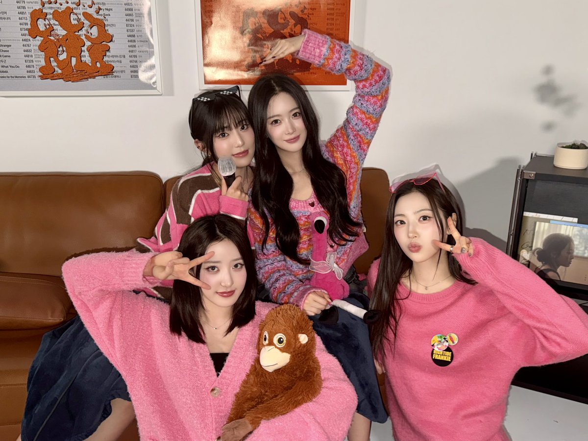 H1KEY_official's tweet photo. [📷] 260312 코없코

매일 들어도 듣고 싶은 짱이키 라이브🎧
완전 낭만 한도 초과잖아😘

#H1KEY #하이키 #ハイキー
#GORUN https://t.co/ejy1HxedUt