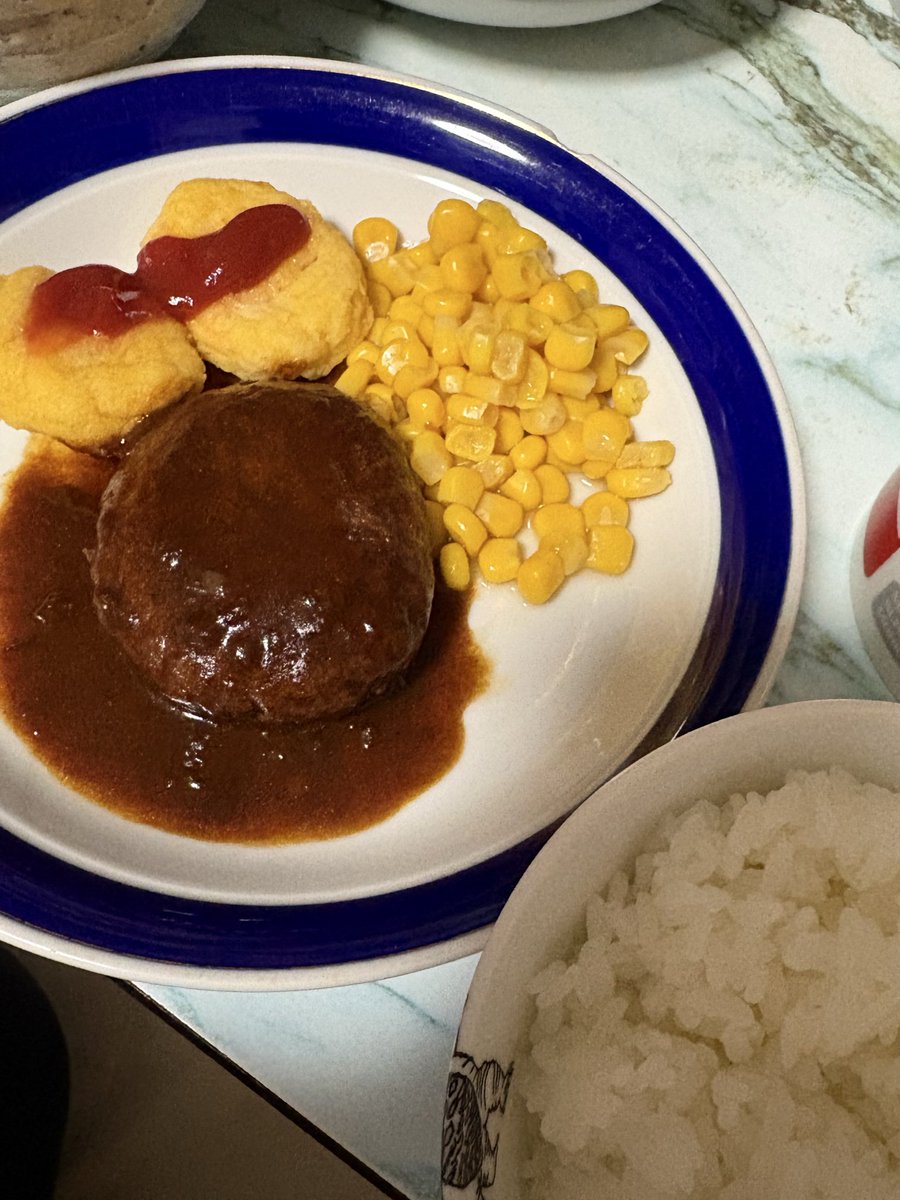 去年と同じくふたつ買い足して家族でいただきました。美味しかったです^_^

 #ローソンのハンバーグ当たったよ