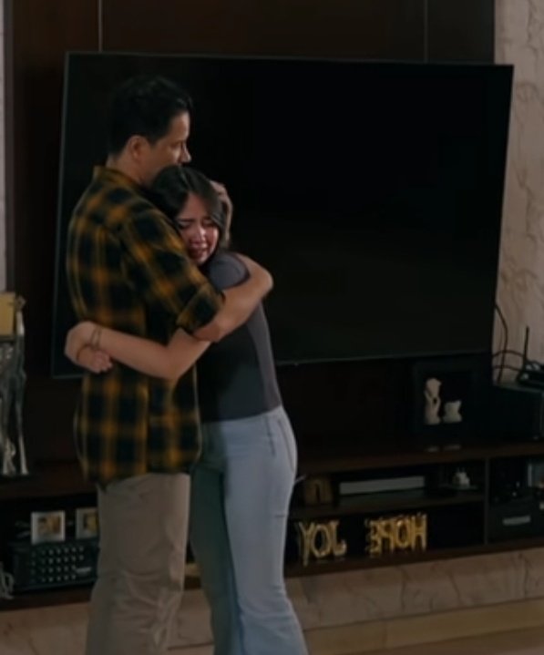 sadiesapphire_'s tweet image. Ngeliat eksekusi drama pertemuan antara 2 anak cewe dg ayahnya setelah sekian lama, ntah kenapa seperti terlihat Rose-Danuel ini lebih deket secara emosional satu sama lain beda dg Aqeela-Maikel yg sepertinya kurang dekat tp bukan berarti gak sayang.
#masihusnudzon