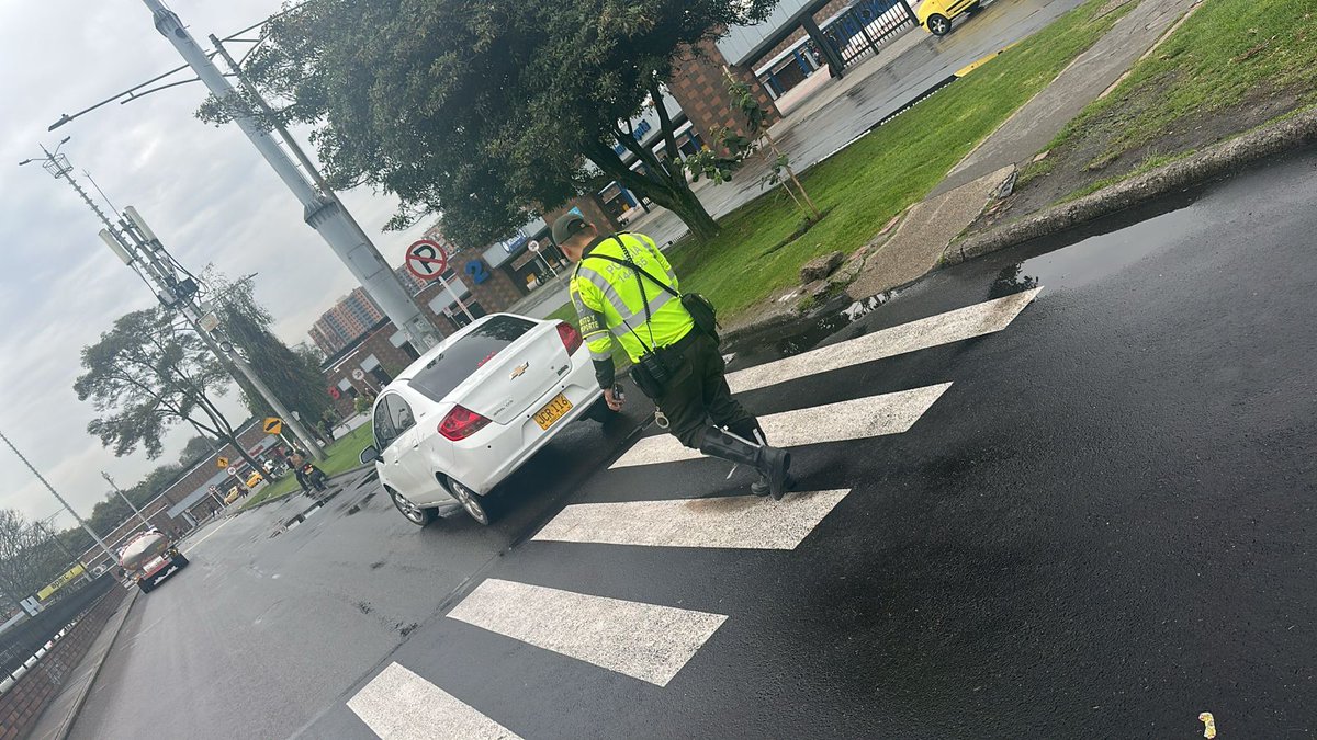 Policía de Tránsito Bogotá tweet media