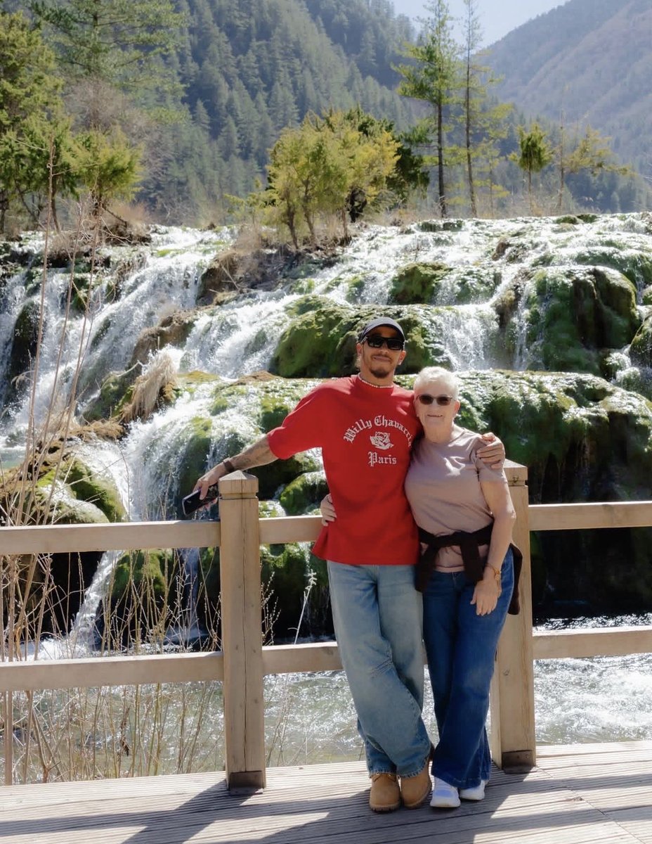 daisy💜 tweet media