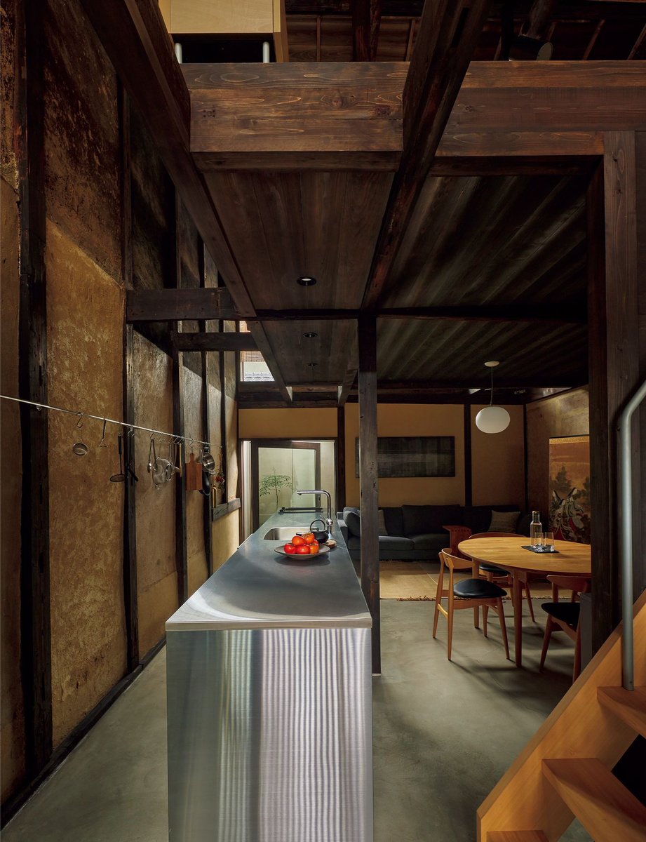 voguejp's tweet photo. 建築家の妹島和世がリノベーションを手がけた京都の町屋に住まう夫婦を訪問。 https://t.co/9VjsKlF2b3 https://t.co/kzCrfbvm8N