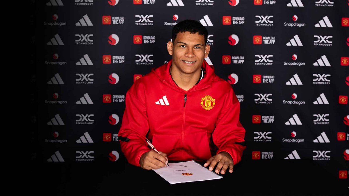 StretfordPaddck's tweet photo. 🔴 Michael Carrick has told Manchester United youngster Diego Leon he must improve tactically before he is ready to be given a chance in the first team.

“I’ve just arrived, I’m eighteen years old. I still need more maturity physically, tactically and technically. I have to improve many things here. To play in the Premier League you have to be one hundred percent ready.” - added the left-back.

Via @RichFay 

#MUFC