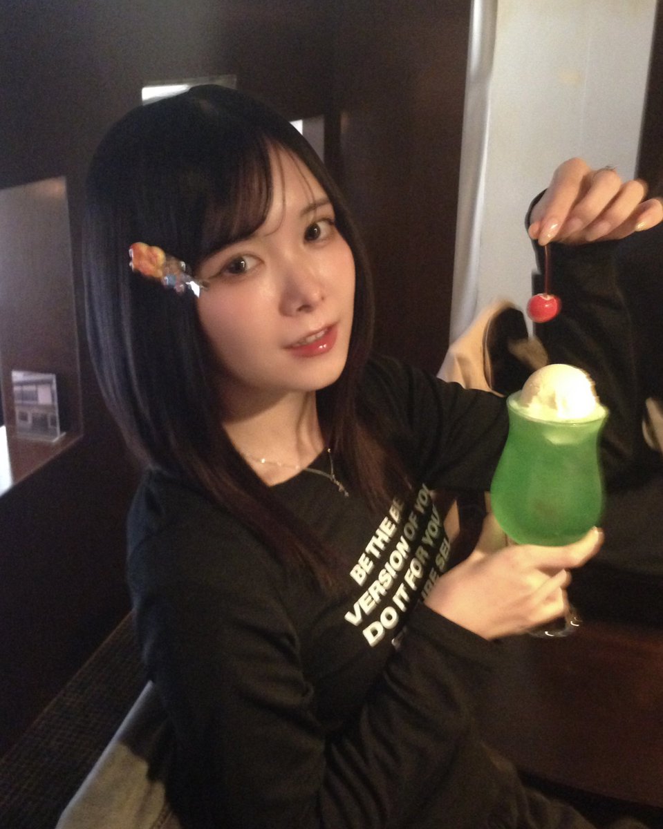 yuhane_official's tweet photo. めろんそーだ♡ https://t.co/TQ7Zmukxqn