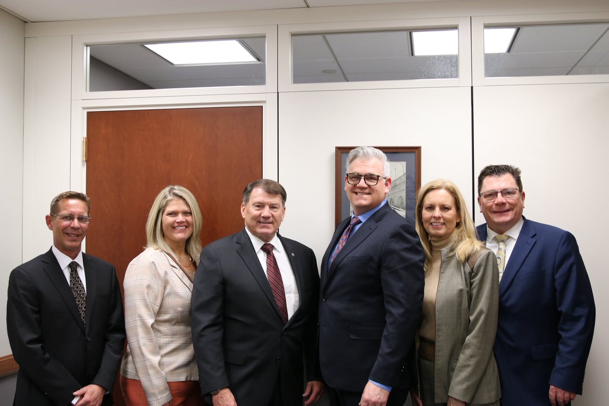 Senator Mike Rounds tweet media