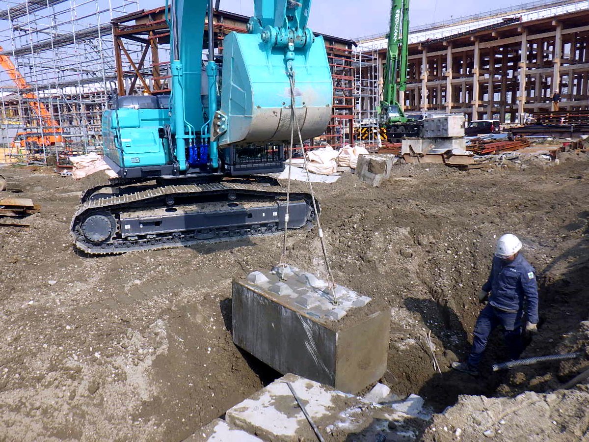 ExpoPavilionLU's tweet image. Going deep! 🏗️ The Luxembourg Pavilion’s 220 foundation blocks were unearthed for their next chapter.🌍

Proof that #CircularDesign goes beneath the surface—even what you didn't see was designed for #reuse. ♻️

Any guesses where these mega blocks are headed? 🌱⚓ #LUExpo2025Osaka