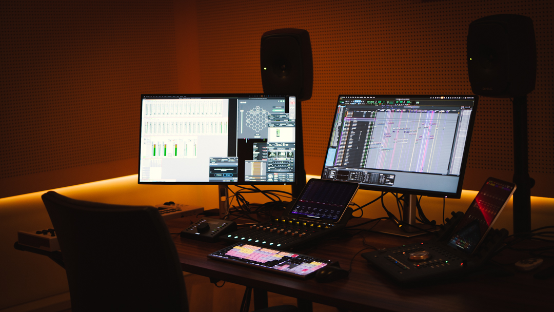 city_pecs's tweet photo. The Horizon Suite - in action 🌟

Please enjoy these brilliant details captured by Tomi Paplauer.

#studio #soundstage #postproductionstudio #genelec #avid #protools #pécscitystudios #pecscitystudios #postproduction #audiopostproduction #sound #filmmakers #soundengineer #hungary https://t.co/WXHRI5Kn52