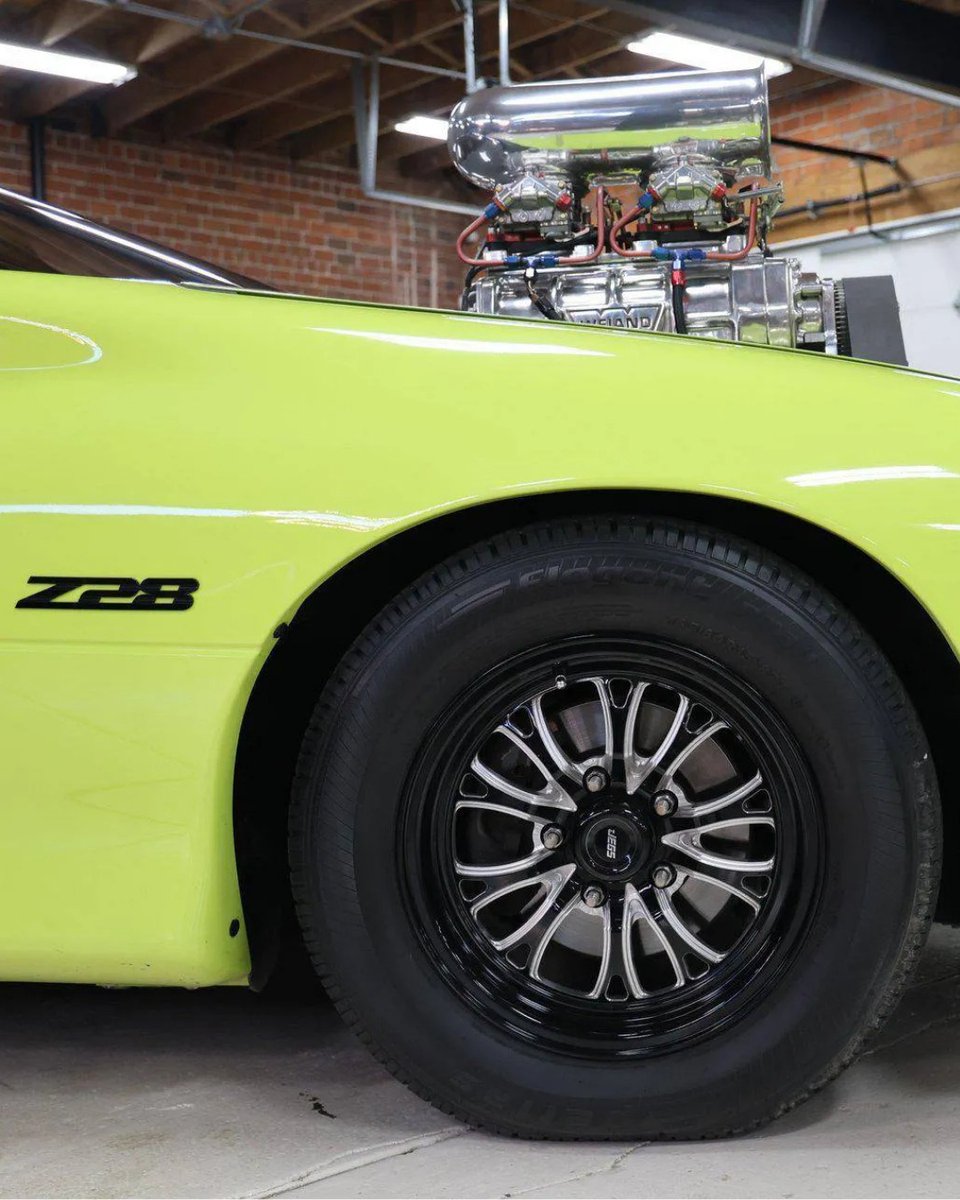 LischenL1's tweet image. Originally built for the Illinois Police D.A.R.E. Program, this 1994 Camaro Z28 is a true one-off with 840 rear-wheel horsepower. From the Pat Musi 406 to the full cage and 4-link setup, this is serious muscle with real history
#CamaroZ28 #OneOfOne #MuscleCarHistory #BlowerMotor