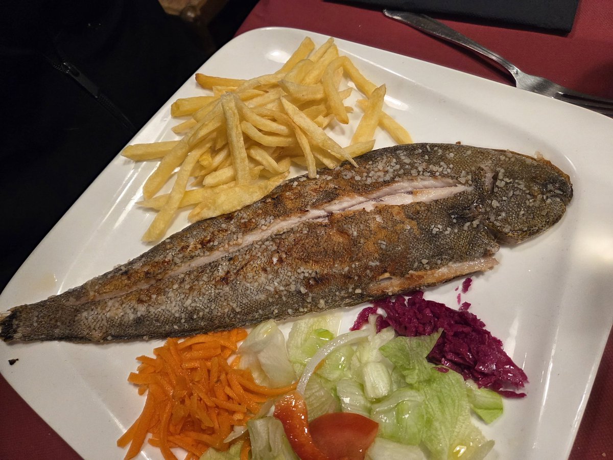 palopalovigo's tweet photo. ✨ Hay lugares donde comer… y lugares donde disfrutar de verdad.
En Palo Palo te esperamos con una cocina llena de sabor, un ambiente especial y el plan perfecto para compartir con quien quieras. 🍷🍴
🔥 Reserva tu mesa y ven a vivir la experiencia.
📞 Reservas: 986 439 657 https://t.co/EI4vicw3b1