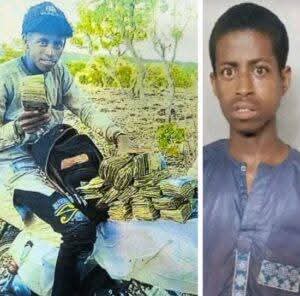 This is Abubakar Usman popularly known as Siddi. He is a  notorious kidnapper.  He was seen flaunting money  and guns on social media recently.
  He was arrested weeks ago in Komen _ Massalaci area of Kaiama Local Government area of Kwara state.  He was arrested with a motorcycle