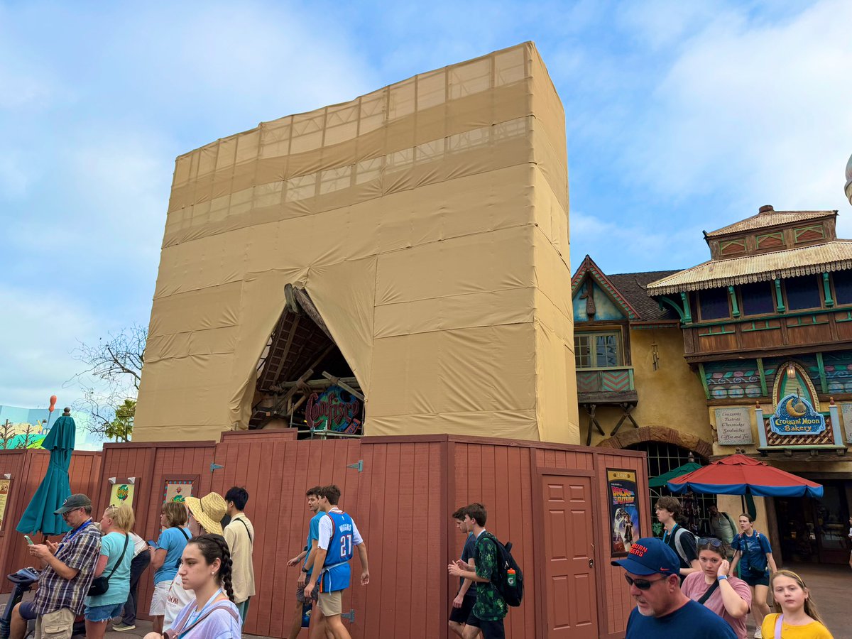 Zombie Chris tweet media