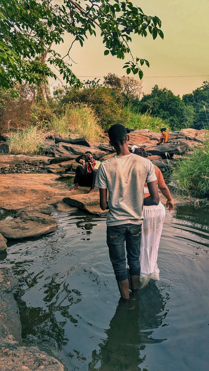 YF_NP_'s tweet image. First slide mehnnnn🔥🔥
Casually edited this with my snapseed and i didn't miss😌🖤

#artofediting #YourFriendlyNeighbourhoodPhotograher📸🖤