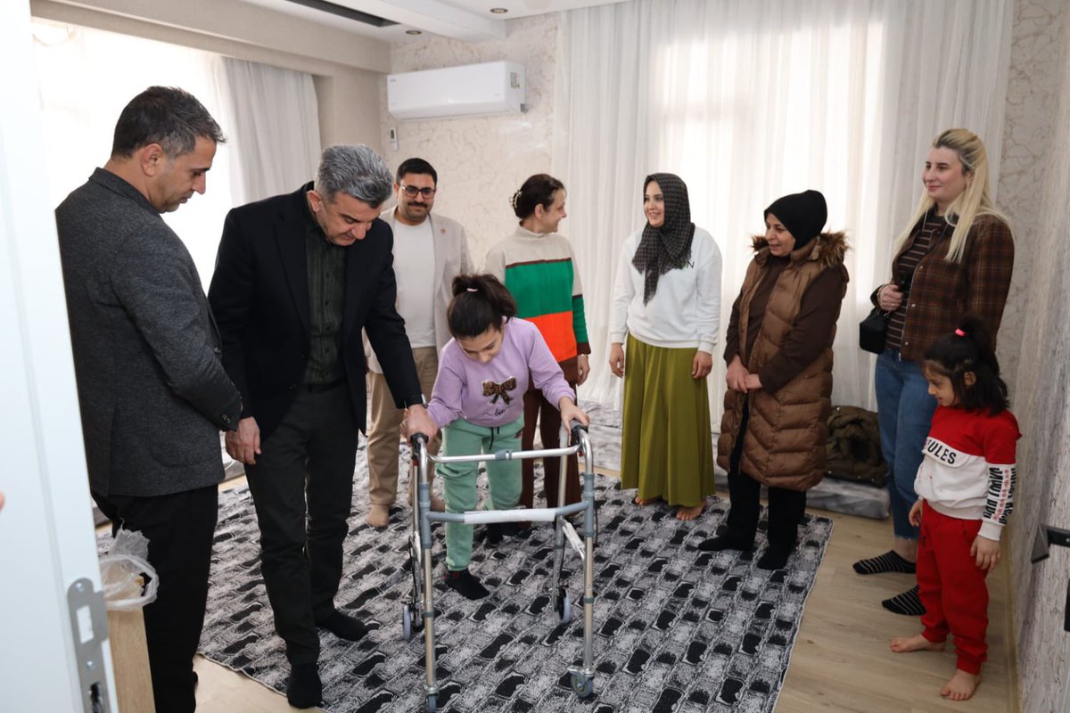 milhamigunbegi's tweet photo. Bugün bir evladımızın yüzündeki tebessüme vesile olmanın mutluluğunu yaşadık. 🤍

Engelsiz kardeşimizin hayatını kolaylaştıracak küçük ama anlamı büyük bir adım attık.

Bizler için siyaset; gönüllere dokunmak, dualarda yer bulmak ve hayatlara umut olmaktır.

Her bir evladımızın yanındayız, her bir ailemizin destekçisiyiz.

Engelleri birlikte aşacağız. 

#RamazandaŞanlıurfa
#MilletimizleYolumuzBir
@RTErdogan @Akparti @abuyukgumus @MahinurOzdemir @drbetulsayan @hakanaksu058 @farukaytek