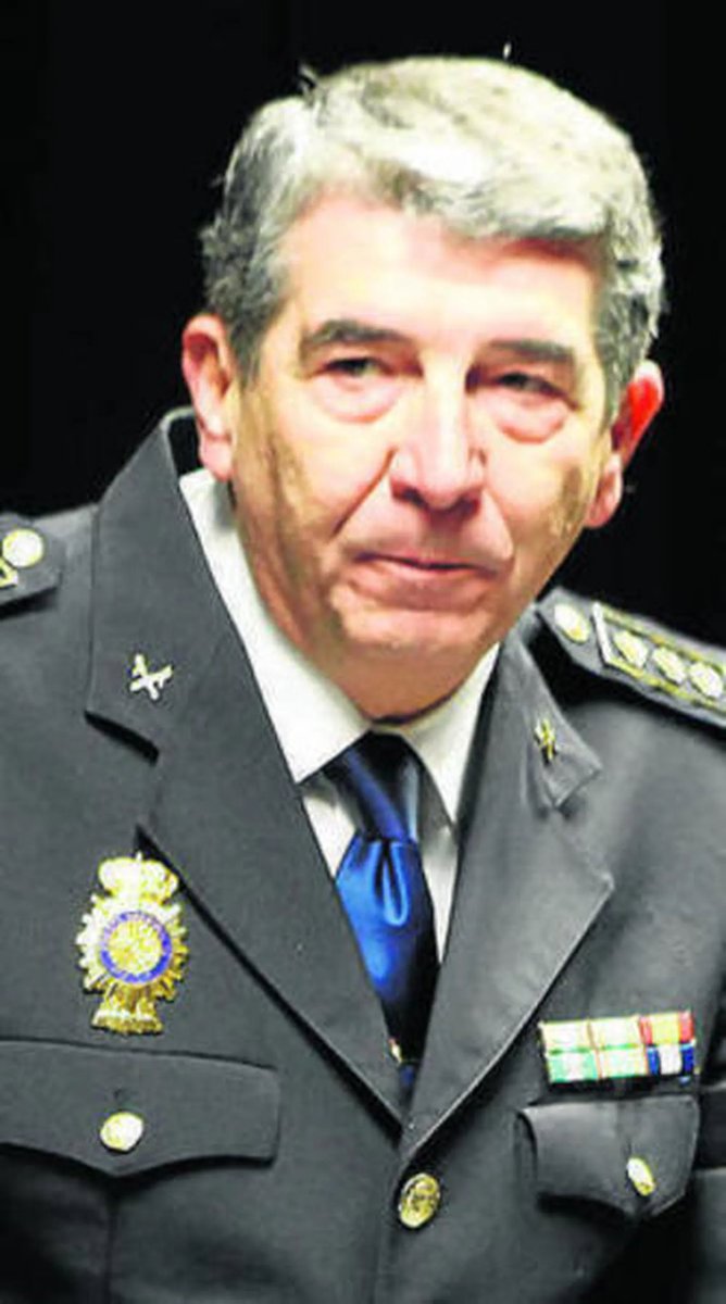 <a href="/kastillo62/">Antonio del Castillo</a> Que no se nos olvide su nombre. Ni su cara.

Miguel Rodríguez Durán 

jefe superior de la Policía que denegó la intervención de la #UCO de la #guardiacivil en el caso Marta del Castillo.