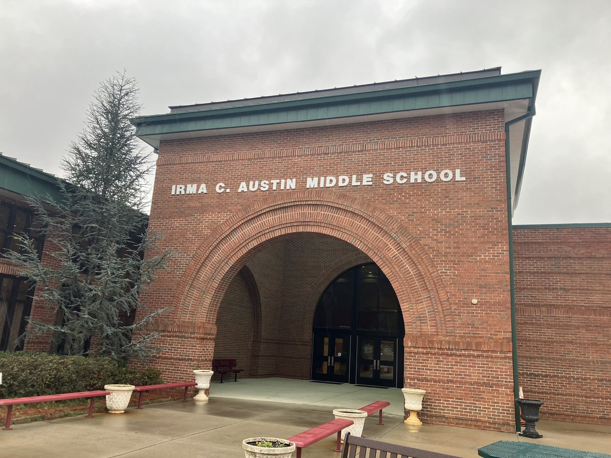 CoachJaredZito's tweet image. Had a great time visiting the rising 9th grade football players at Austin Middle this am! Great looking group! 
Can’t wait to see what they do the next 4 years at South! #BeTheDifference