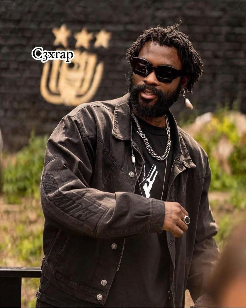 YOROBO225's tweet photo. 🚨DAMSO VA FAIRE UN FEAT AVEC SON FILS 👨‍👦

💿 Damso et son fils vont enregistrer un feat ensemble ! Suite à un message de son fils, le rappeur a accepté de faire un son avec lui. Banger en approche ou pas l’équipe ?

📲 Abonne-toi pour ne rien manquer des prochaines actus ! https://t.co/mS1GwdM9tP