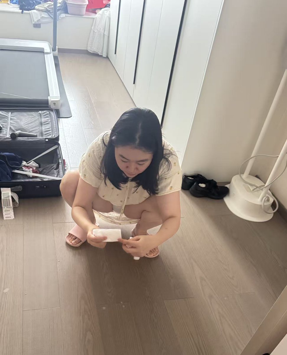 huihui10011's tweet photo. 绿奴上供自己的银行老婆，想看更多的，评论点赞 https://t.co/DX6Y1qAAey
