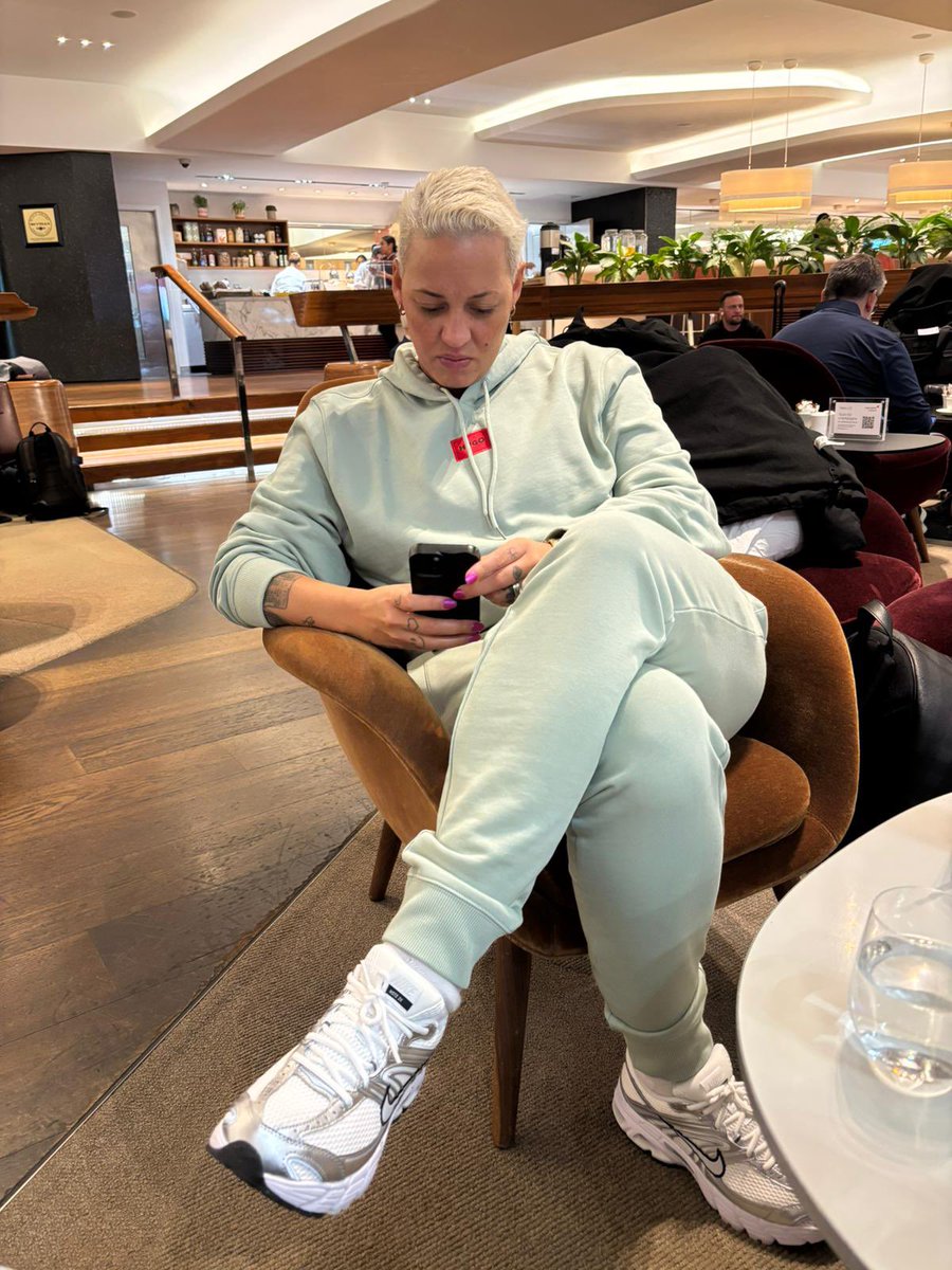 Lianne Sanderson tweet media