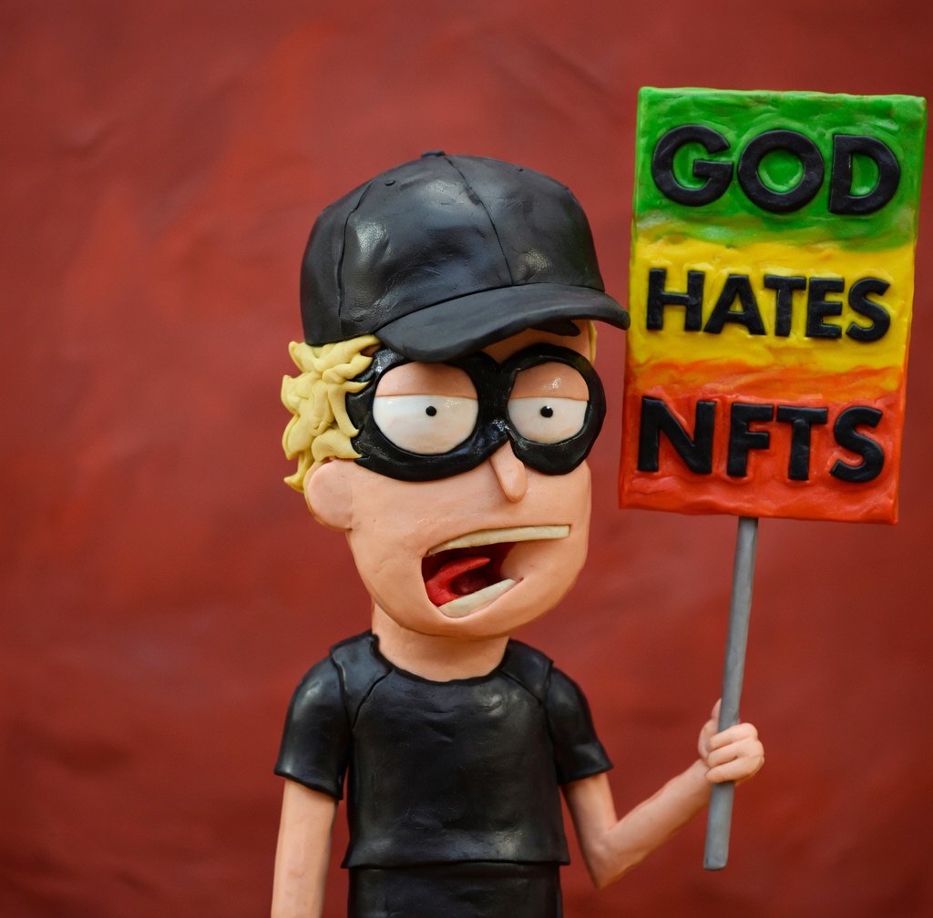 Sixthy Hates NFTees 🗽 tweet media