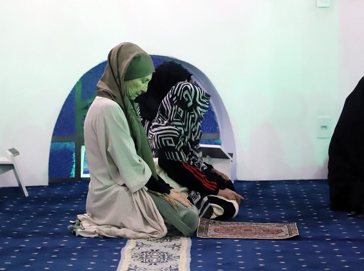 ACNURBrasil's tweet photo. Nesta quarta-feira, 11, o ACNUR e a @FambrasBrasil  realizaram em São Paulo o Iftar Solidário – celebração da quebra do jejum durante o Ramadã. O evento reuniu cerca de 350 pessoas na mesquita Misericórdia. 
Saiba mais em https://t.co/B9bJ4PIrSG https://t.co/4wFejobFhx