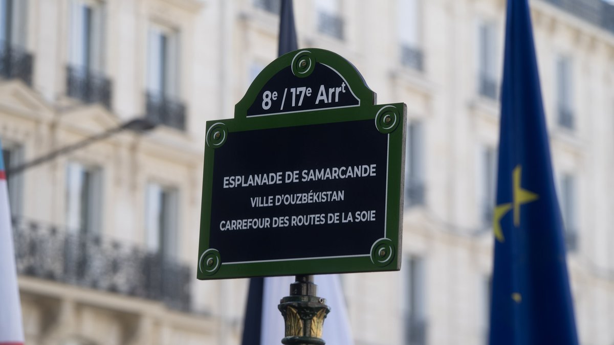 Mairie17's tweet image. Aujourd’hui, #Paris17 a célébré l’amitié entre Paris 🇫🇷 et Samarcande 🇺🇿, avec l’#inauguration de l’esplanade de Samarcande, située au 35 Bd des Batignolles !

Une belle illustration de l’ouverture internationale qui fait la richesse de Paris et du 17e. 📍

#Culture #Ouzbekistan