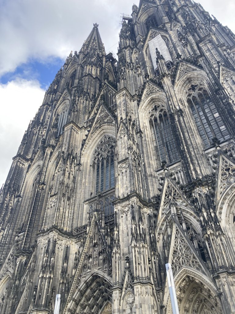 ケルン大聖堂のてっぺんまで徒歩で登ってきた...
ヒィー
ドイツに来てから運動ばっかりしてないか...