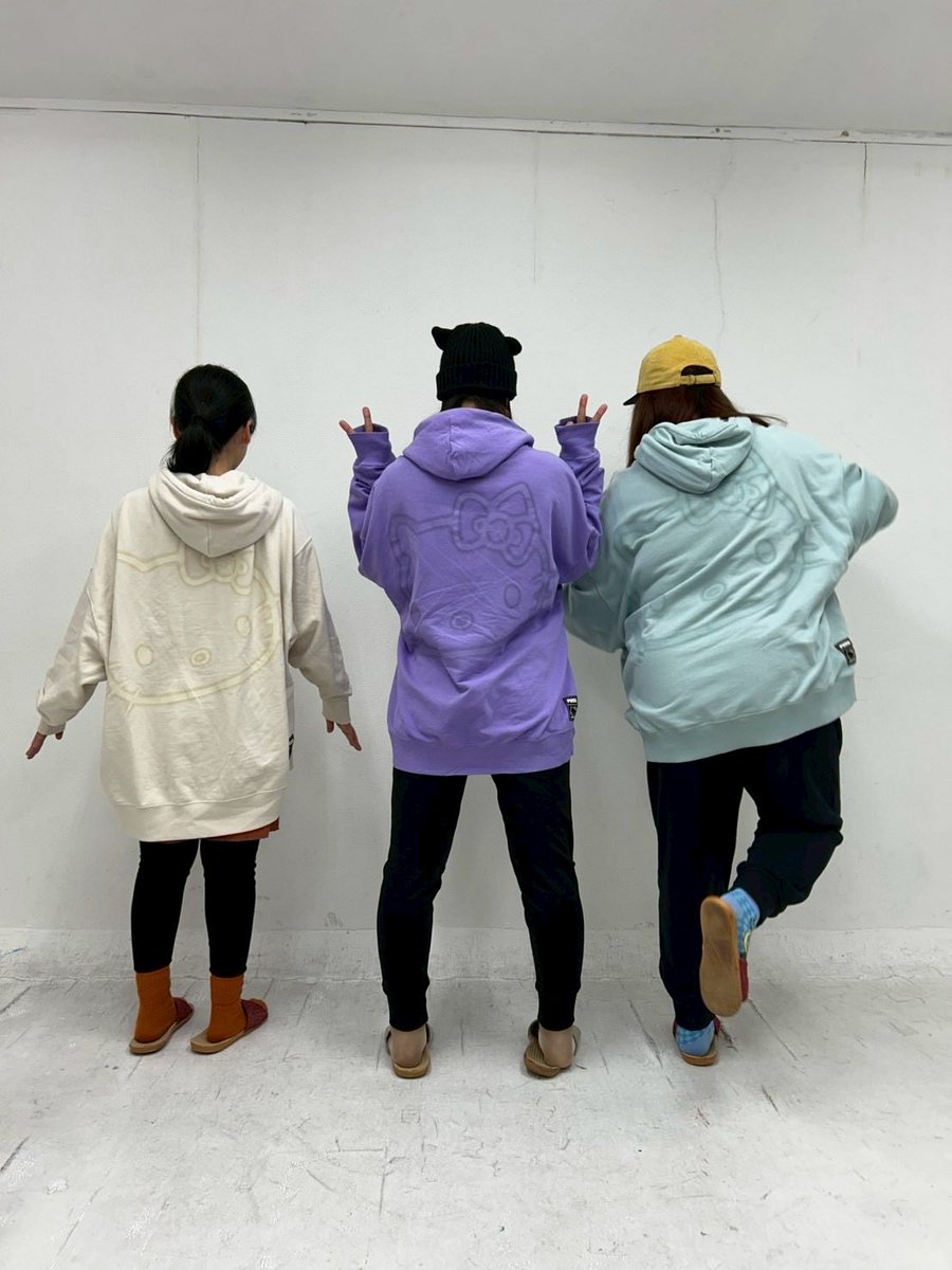 12月のPP旅行で主が色違いお揃っちで買ってくれたパーカー。
私は法事で行けず…
その後の予定も不幸続きでリスケが続いたもんで…
4ヶ月ぶりにPP揃うって事でお揃いコーデで撮影行ったのよ😘仲良し🫶