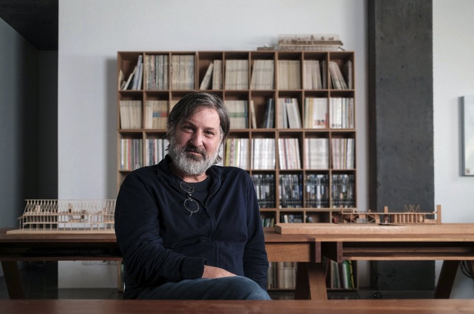 arquitect_viva's tweet photo. Smiljan Radić, Premio Pritzker 2026
https://t.co/xNVAhH7z80
La Fundación Hyatt ha reconocido al chileno, de 60 años, en la 55 edición del galardón, que se otorga  anualmente desde 1979 y que está dotado con 100.000 dólares. https://t.co/2iAYLmrwE6