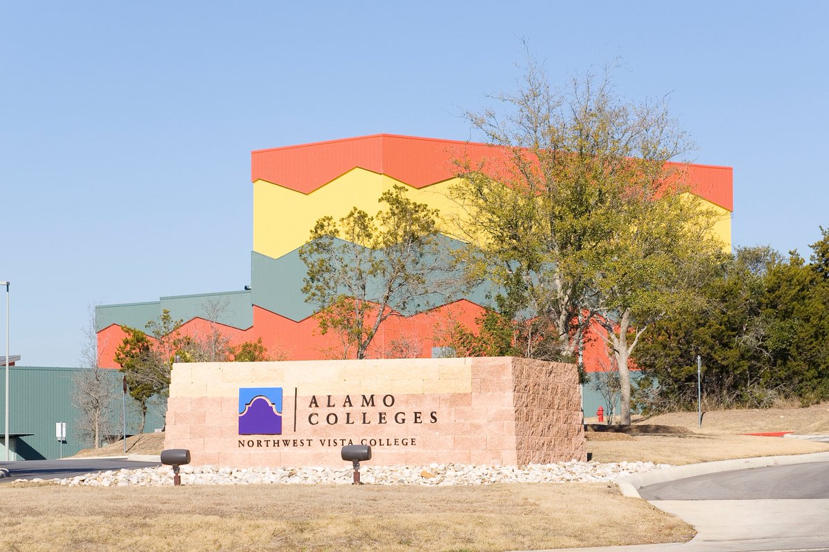 govista's tweet image. 😎 Enjoy your week off, but know that NVC’s doors are open if you need us. Stop by the Desert Willow Welcome Center today until 5 p.m. Let’s get you ready for what’s next! 🎓

#springbreak #madeforyou #studentsuccess