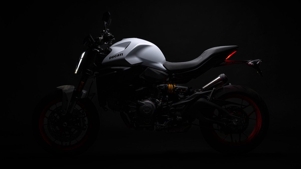 DucatiMotor's tweet photo. New livery alert! Monster gets a gritty new look inspired by the Ducati S4: Sport Livery.

The new Sport Livery joins the Monster family along side Ducati Red and Iceberg White - available starting this April.

https://t.co/1SiYWMvm4q

#IMLegend https://t.co/8FGRfIveE1
