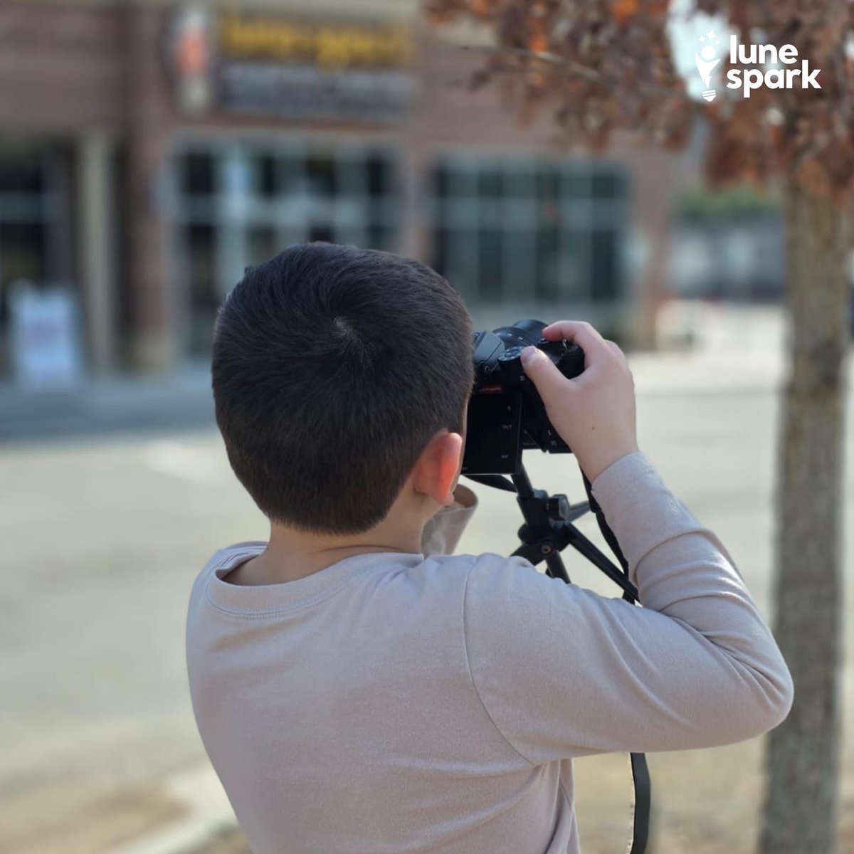LuneSpark's tweet photo. How could we not spend time outside with this warm weather?! 🤩 🎨

#artscenter #arteducation #artcamp #photography #chalk #trackoutcamp #summercamp #northcarolina #apex #hollysprings #chapelhill #raleigh https://t.co/mQFdgeOHi9