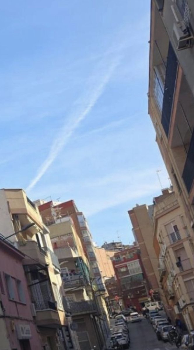 Un marroquí de 28 años con varios antecedentes, apuñala a una mujer a la que no conocía de nada, rajándole la cara con un cuchillo en Santa Coloma de Gramenet ( Barcelona)
El apuñalamiento fue por sorpresa en la calle Ramón Llull, sin cruzar ni una palabra antes
…Vamos a peor!!!