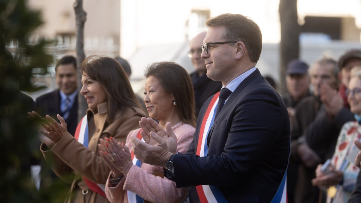 Mairie17's tweet image. Aujourd’hui, #Paris17 a célébré l’amitié entre Paris 🇫🇷 et Samarcande 🇺🇿, avec l’#inauguration de l’esplanade de Samarcande, située au 35 Bd des Batignolles !

Une belle illustration de l’ouverture internationale qui fait la richesse de Paris et du 17e. 📍

#Culture #Ouzbekistan