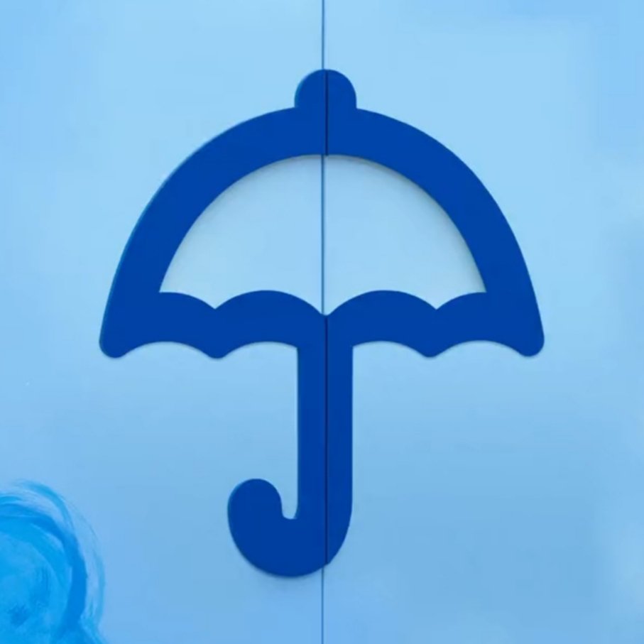 TheScentrix's tweet photo. These two umbrellas changed my life https://t.co/EBysCtNKs2