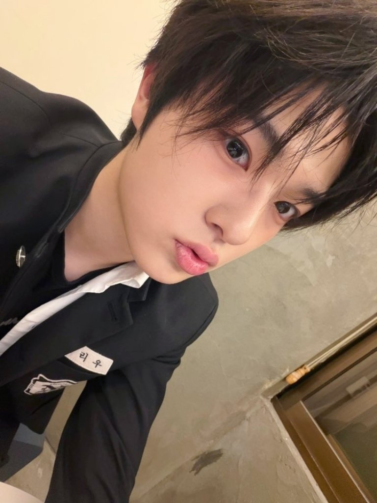 NewBeat_twt's tweet photo. [#김리우]

히컵스 1주년 하하하!! https://t.co/t89MIZXkfW