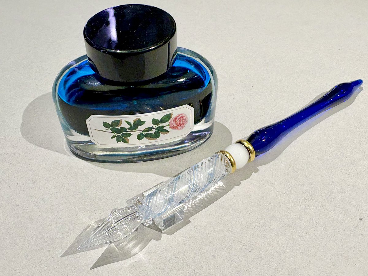ルルメリーコラボkokeshi謹製ガラスペンが再入荷しました。

ルルメリーコラボインクもお取り扱い中です💐