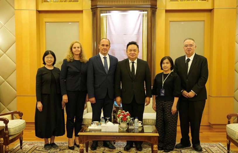 เอกอัครราชทูตสาธารณรัฐสโลวักประจำประเทศไทยเยี่ยมคารวะอธิบดี #กรมการกงสุล

อ่านข่าวเพิ่มเติมที่: facebook.com/share/p/1Co9Uu…
#thaiconsular